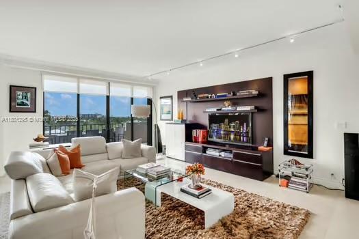 151 Crandon Blvd # 525
