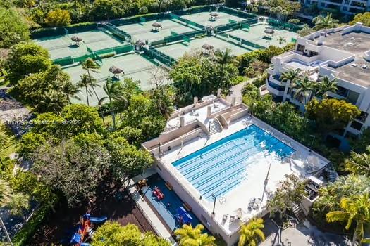 151 Crandon Blvd # 525