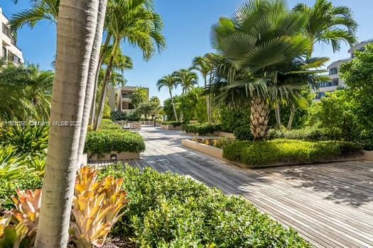 151 Crandon Blvd # 525