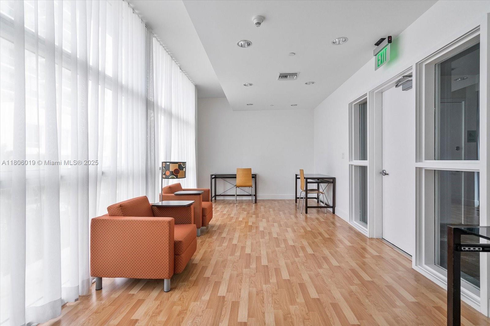 350 NE 24th St # 714