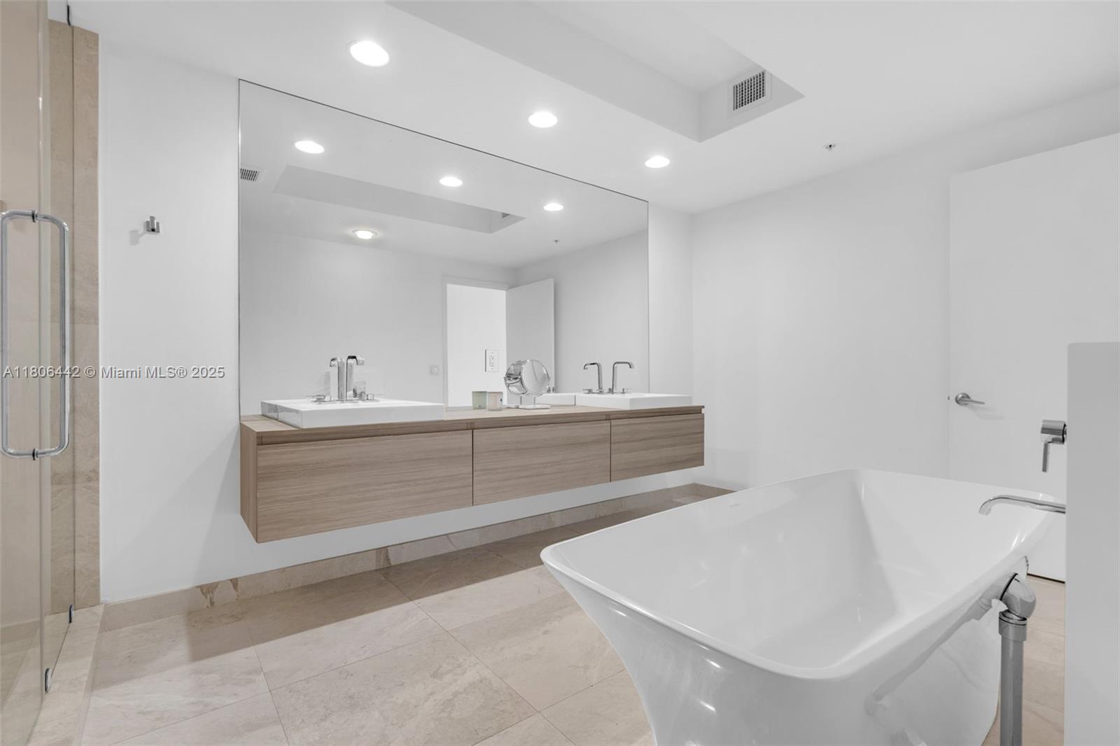 17111 BISCAYNE BL # 506