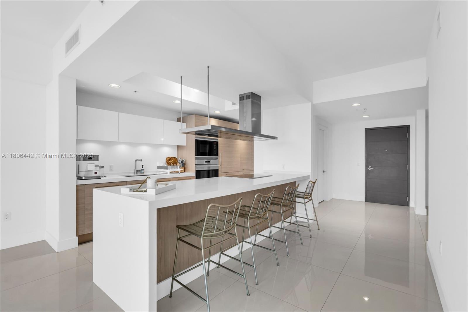 17111 BISCAYNE BL # 506
