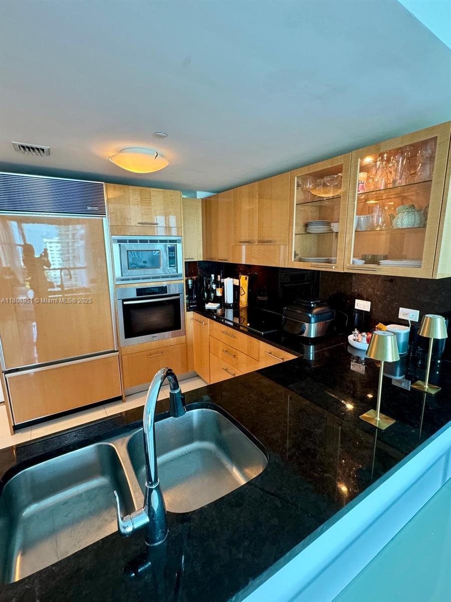 6801 Collins Ave # C1115