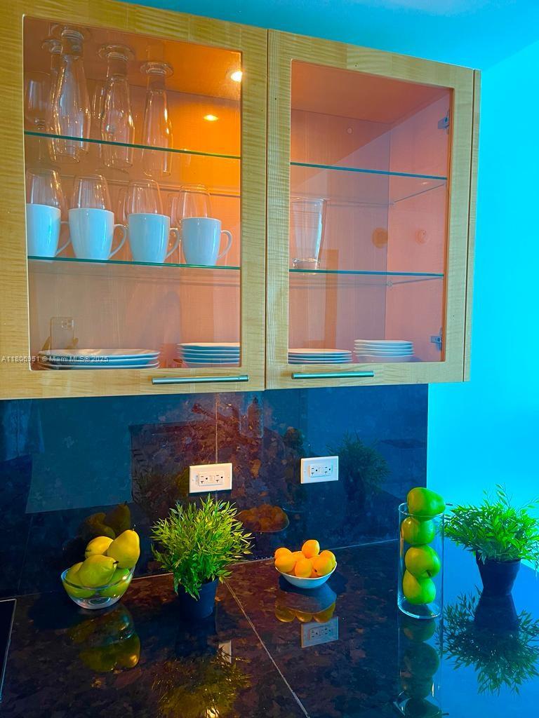 6801 Collins Ave # C1115