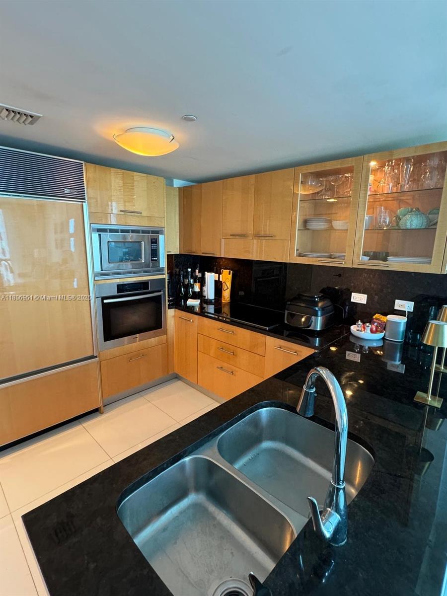 6801 Collins Ave # C1115