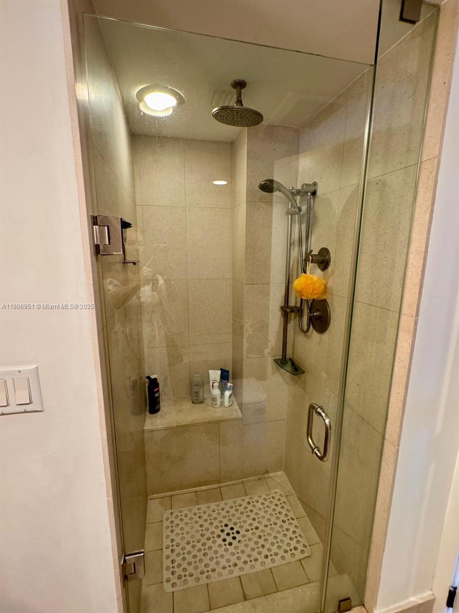 6801 Collins Ave # C1115