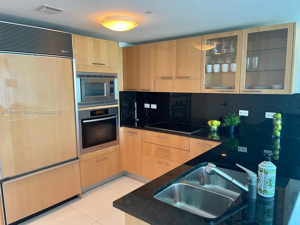 6801 Collins Ave # C1115