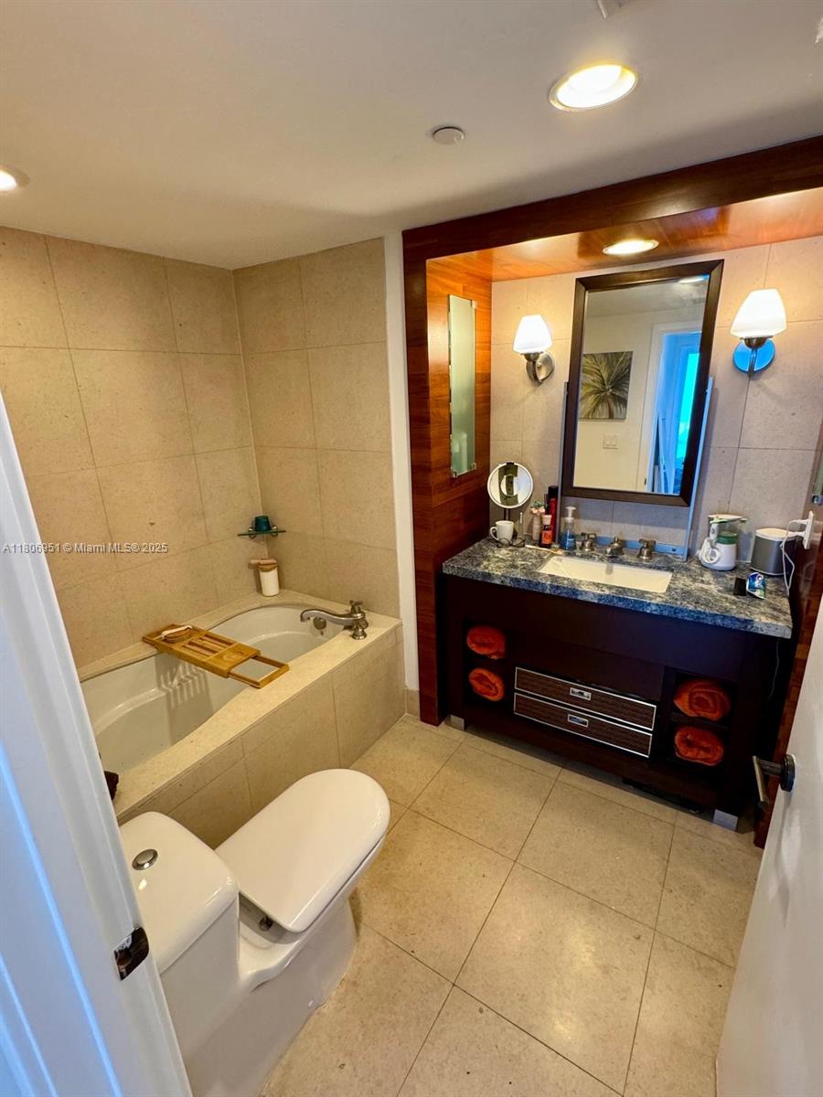 6801 Collins Ave # C1115