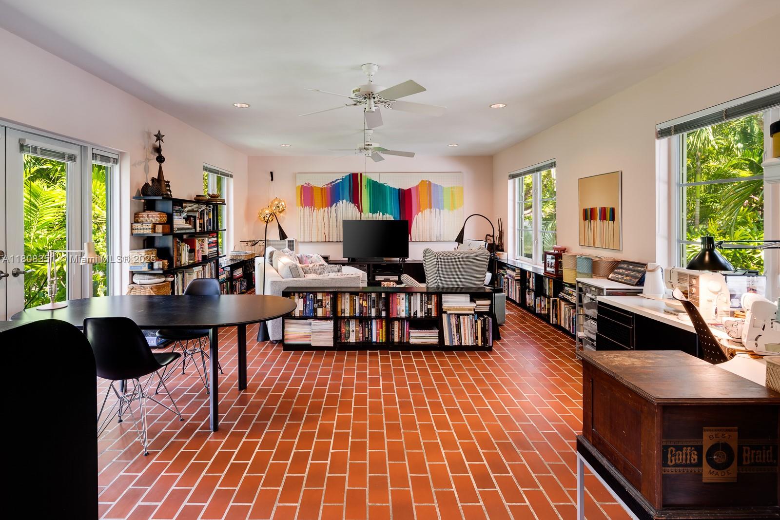 3245 Riviera Dr