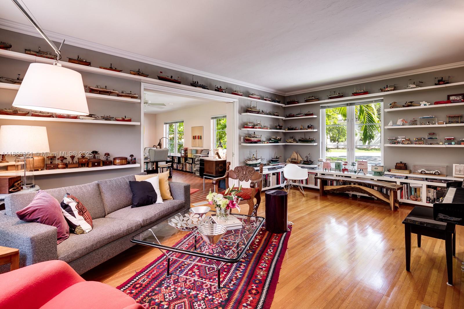 3245 Riviera Dr