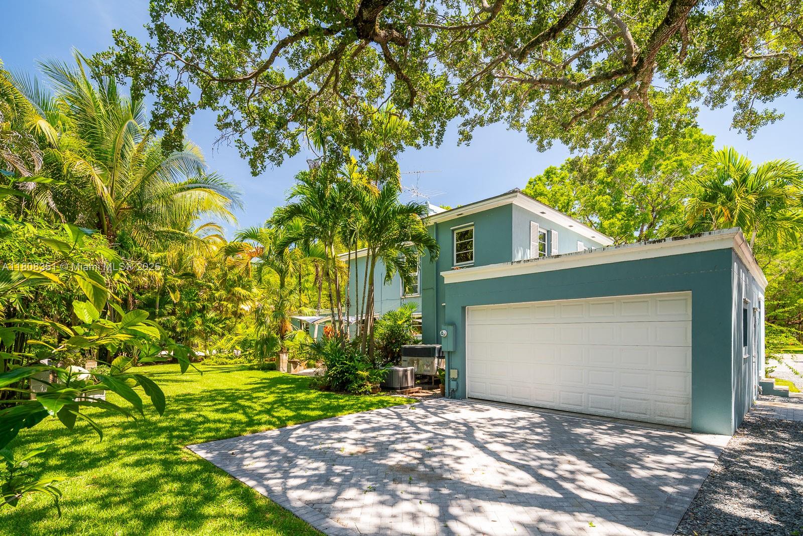 3245 Riviera Dr