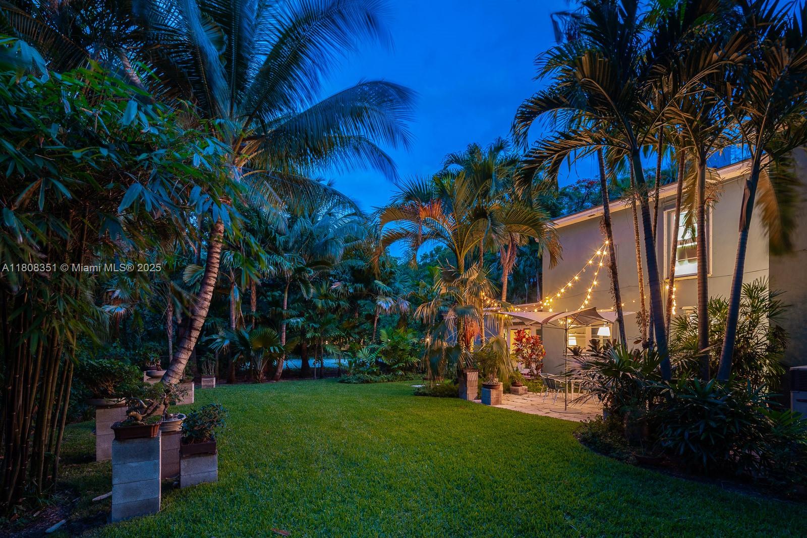 3245 Riviera Dr