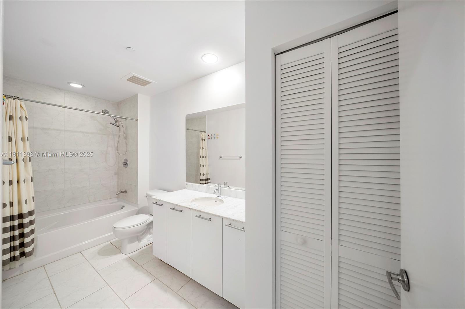 950 Brickell Bay Dr # 200