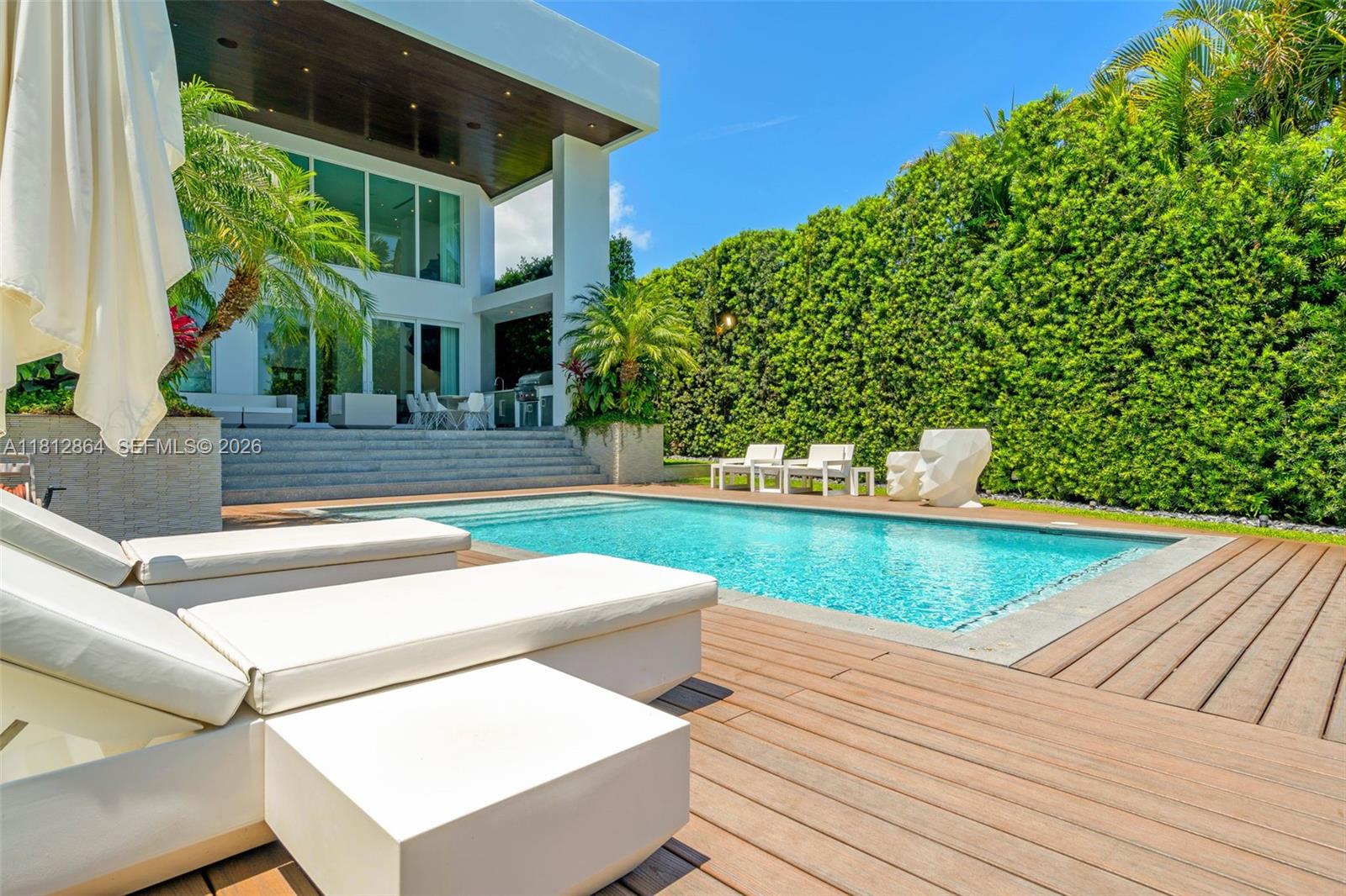 420 Island Dr
