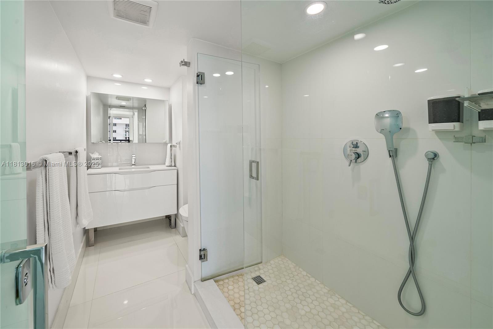 2555 Collins Ave # 1714