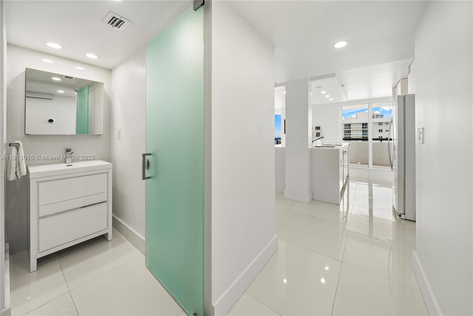 2555 Collins Ave # 1714