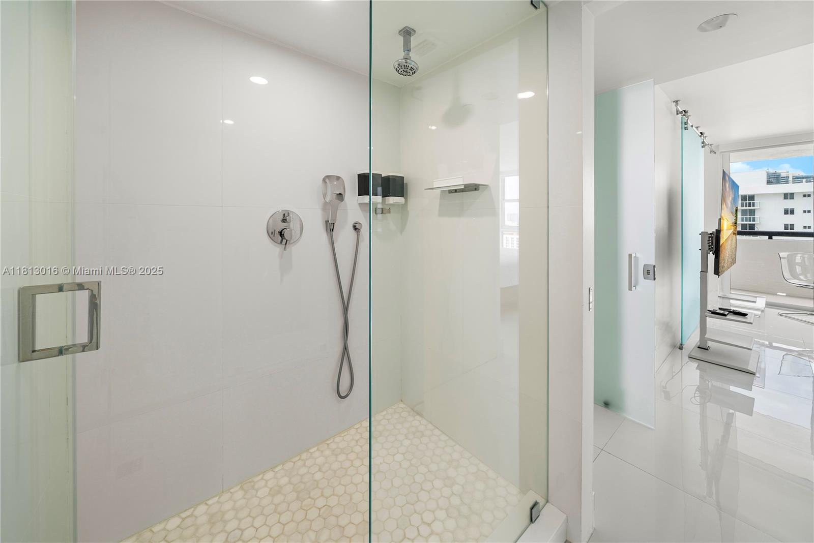 2555 Collins Ave # 1714