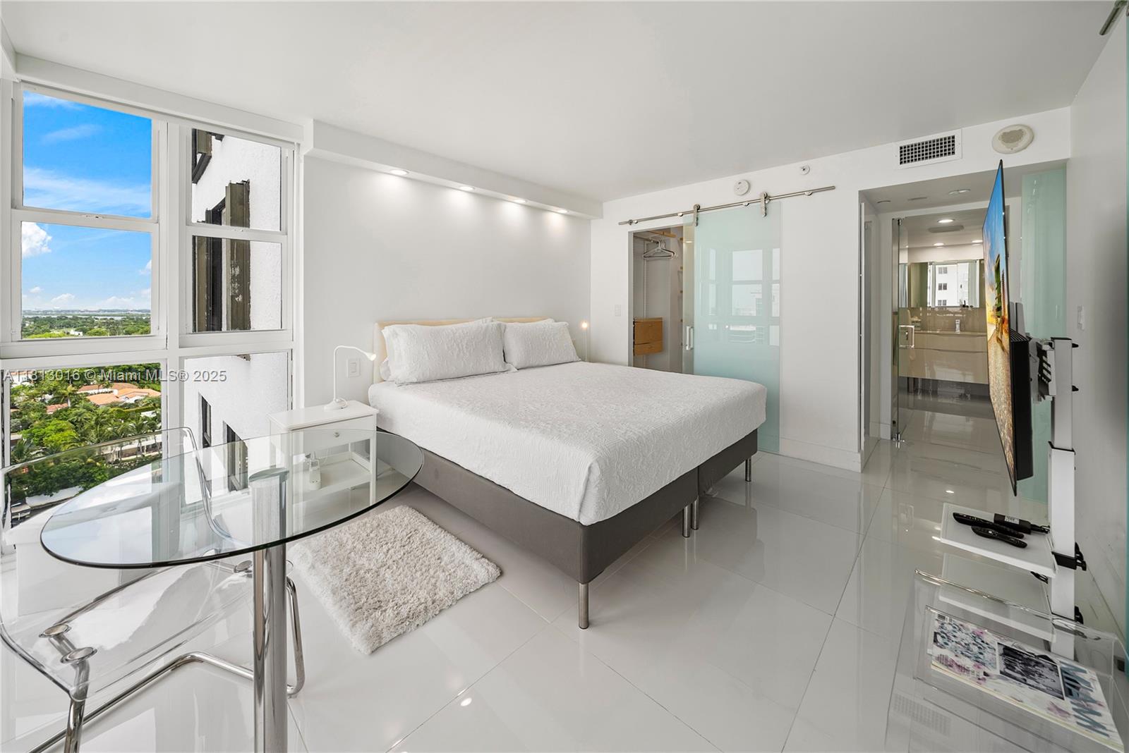 2555 Collins Ave # 1714