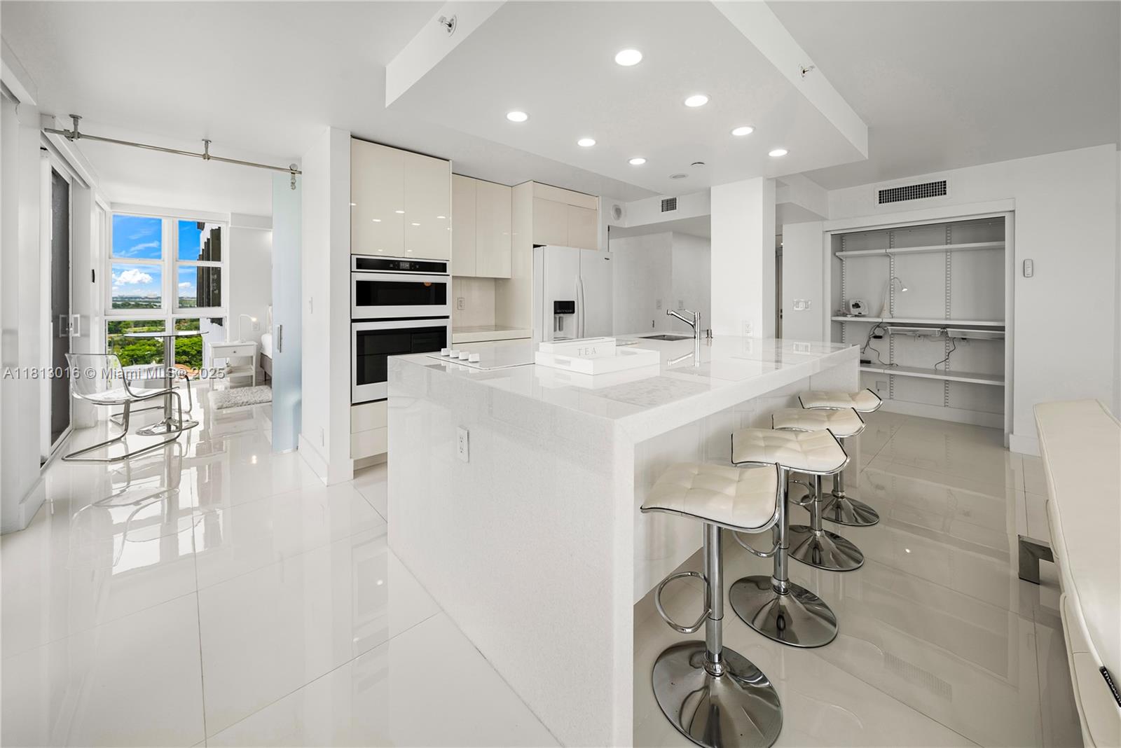 2555 Collins Ave # 1714