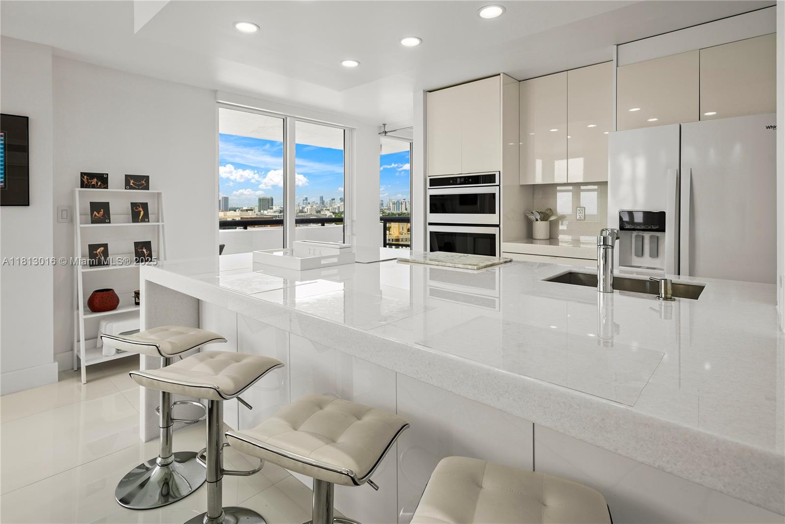 2555 Collins Ave # 1714