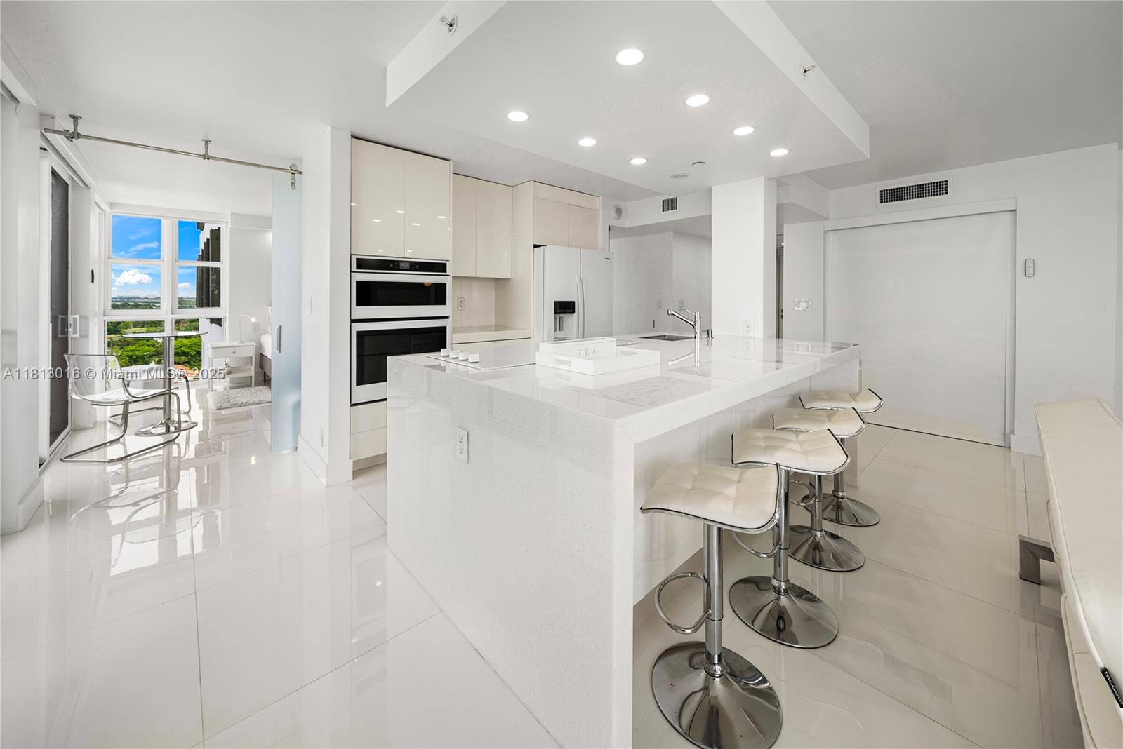 2555 Collins Ave # 1714