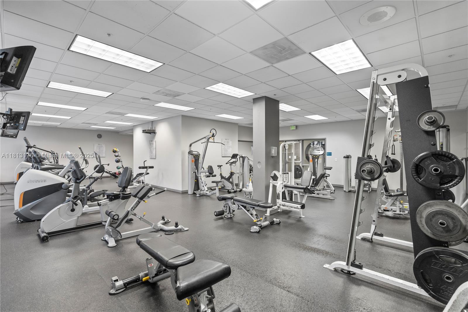 19390 Collins Ave # 502