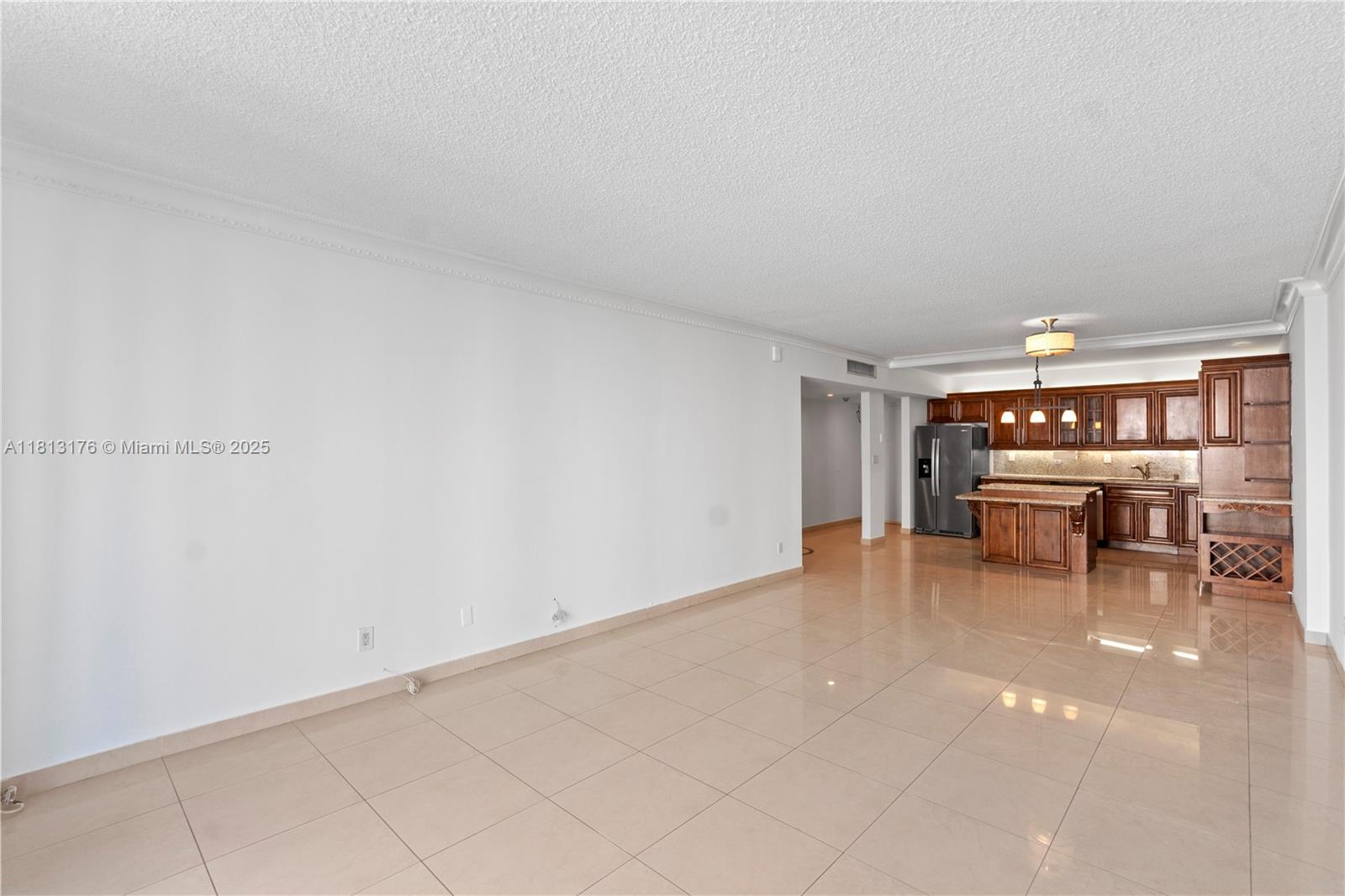 19390 Collins Ave # 502