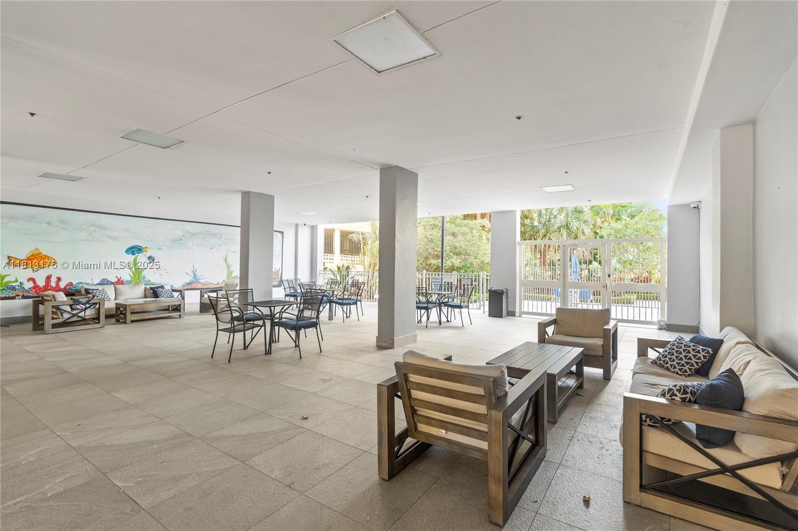 19390 Collins Ave # 502