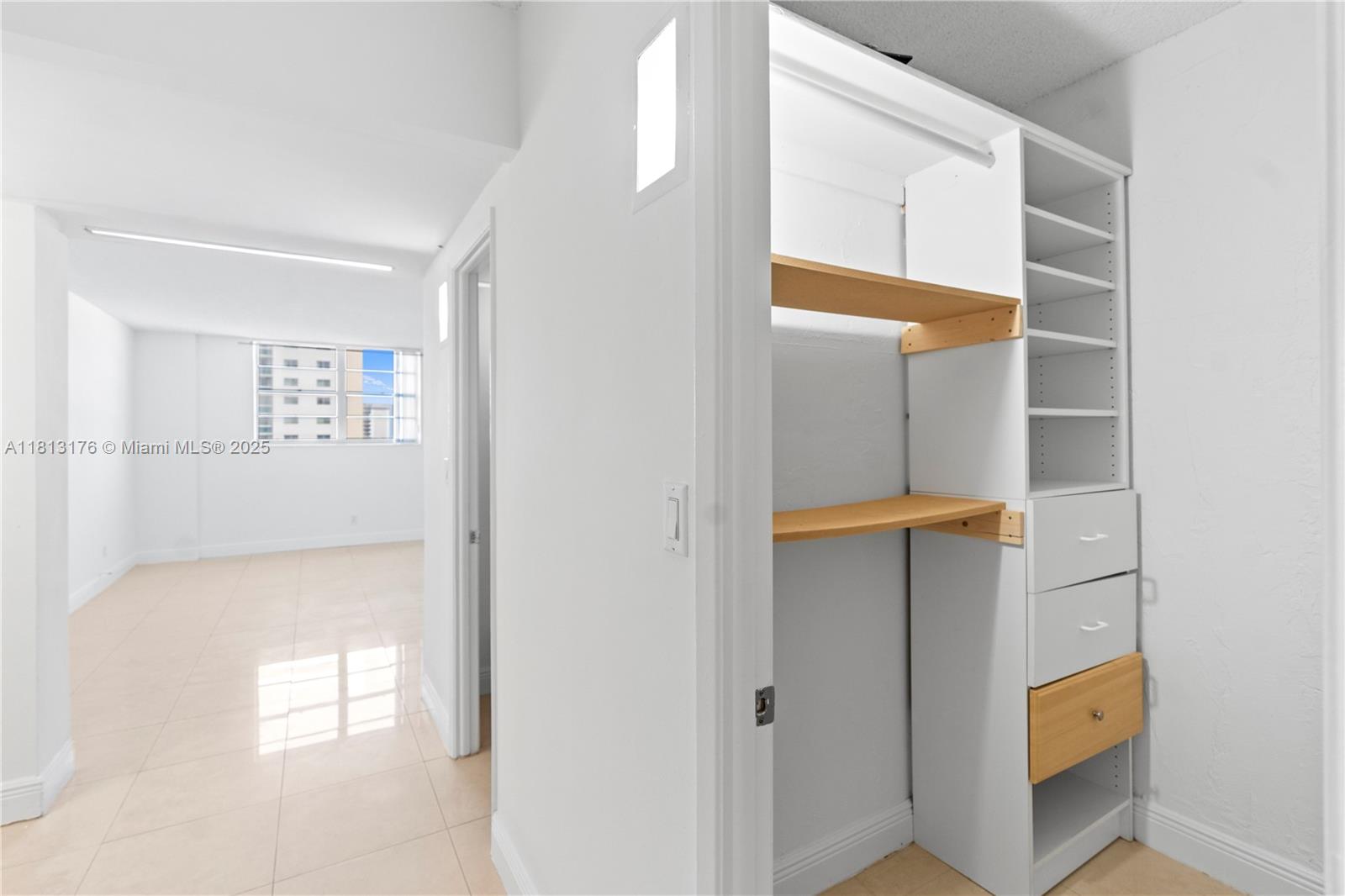 19390 Collins Ave # 502