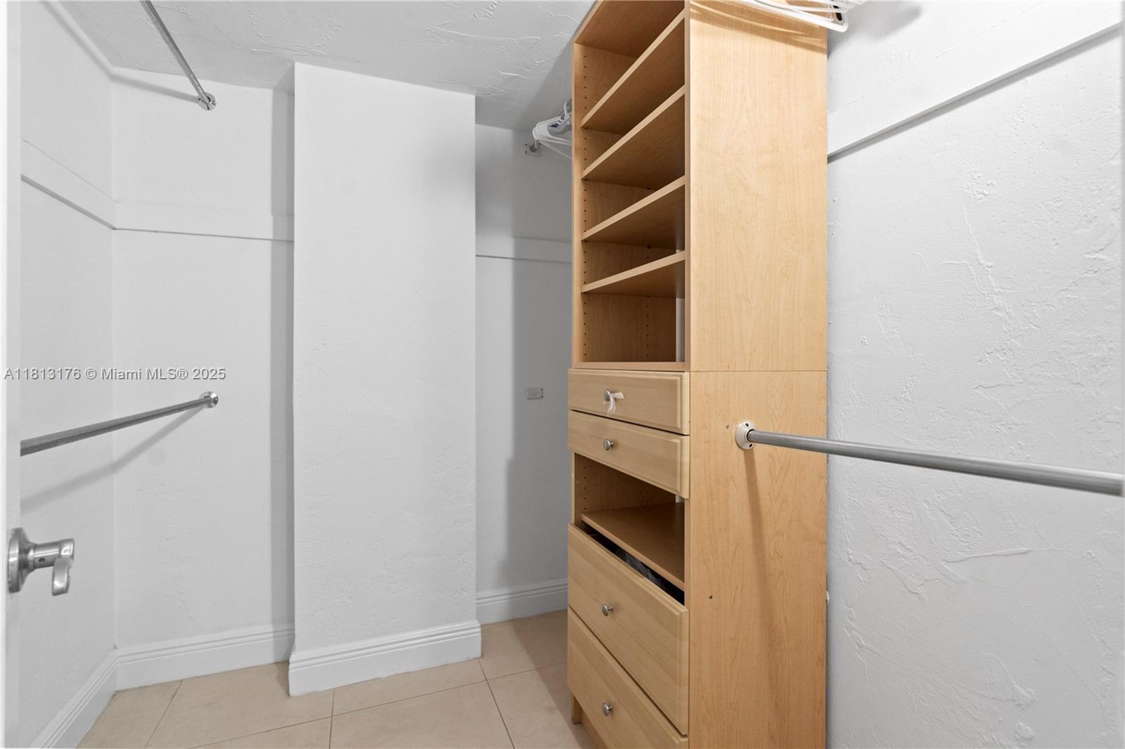 19390 Collins Ave # 502