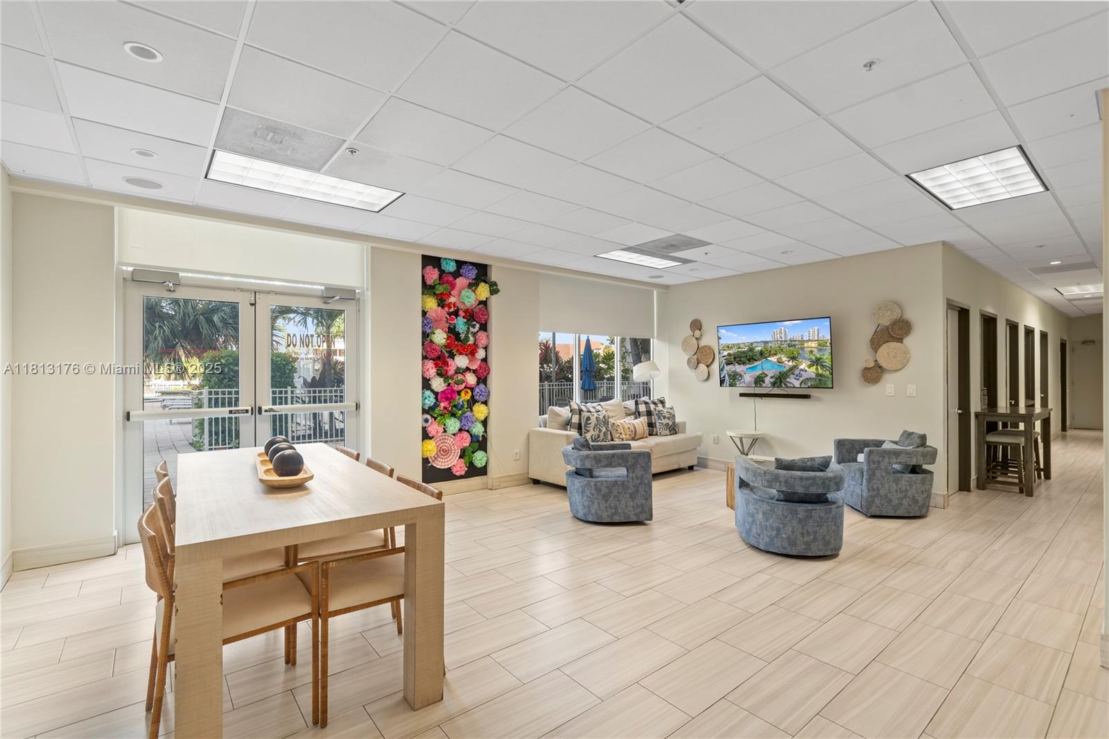 19390 Collins Ave # 502