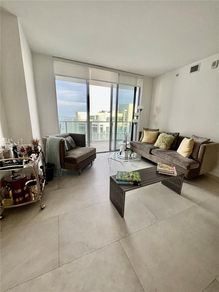 1300 Brickell Bay Dr # 2904