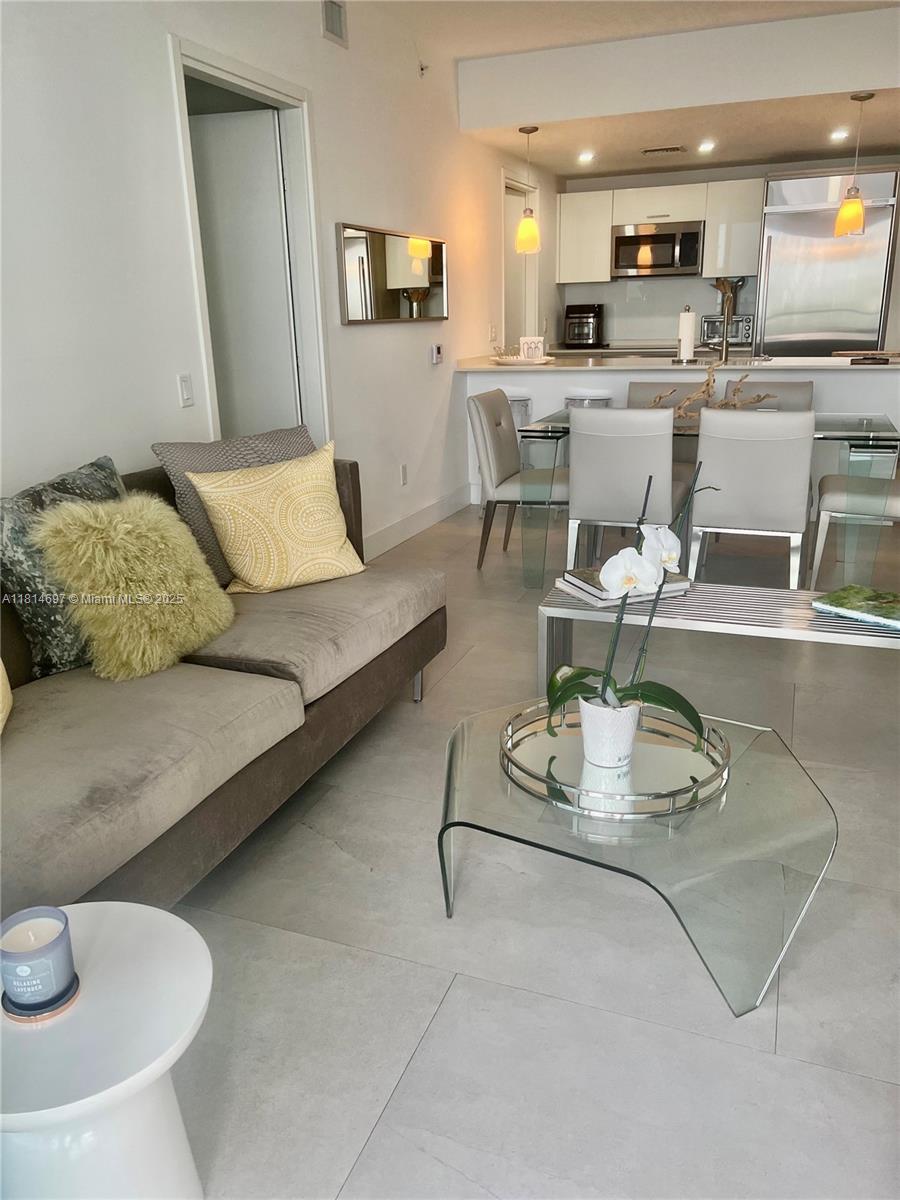 1300 Brickell Bay Dr # 2904