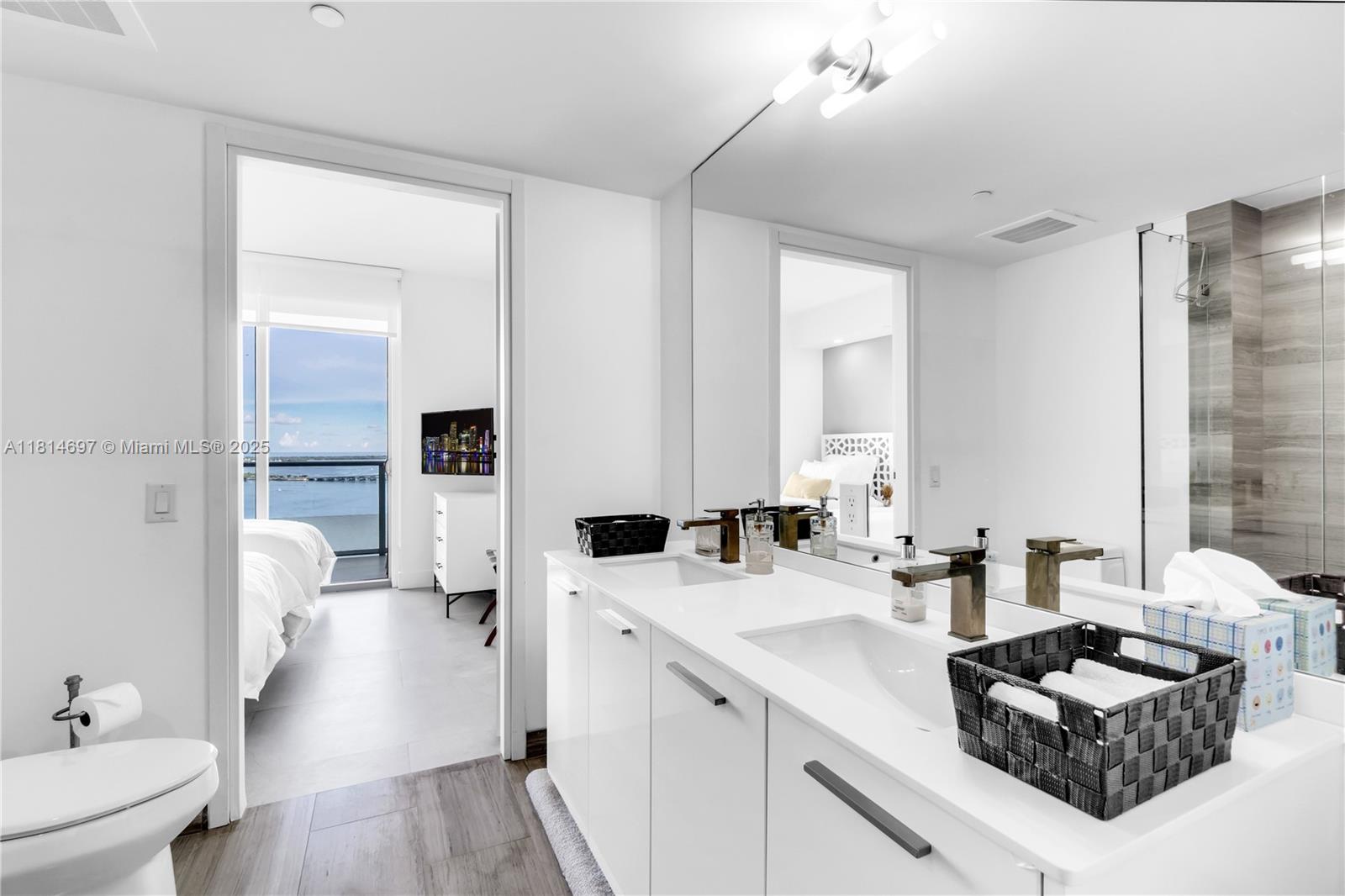 1300 Brickell Bay Dr # 2904