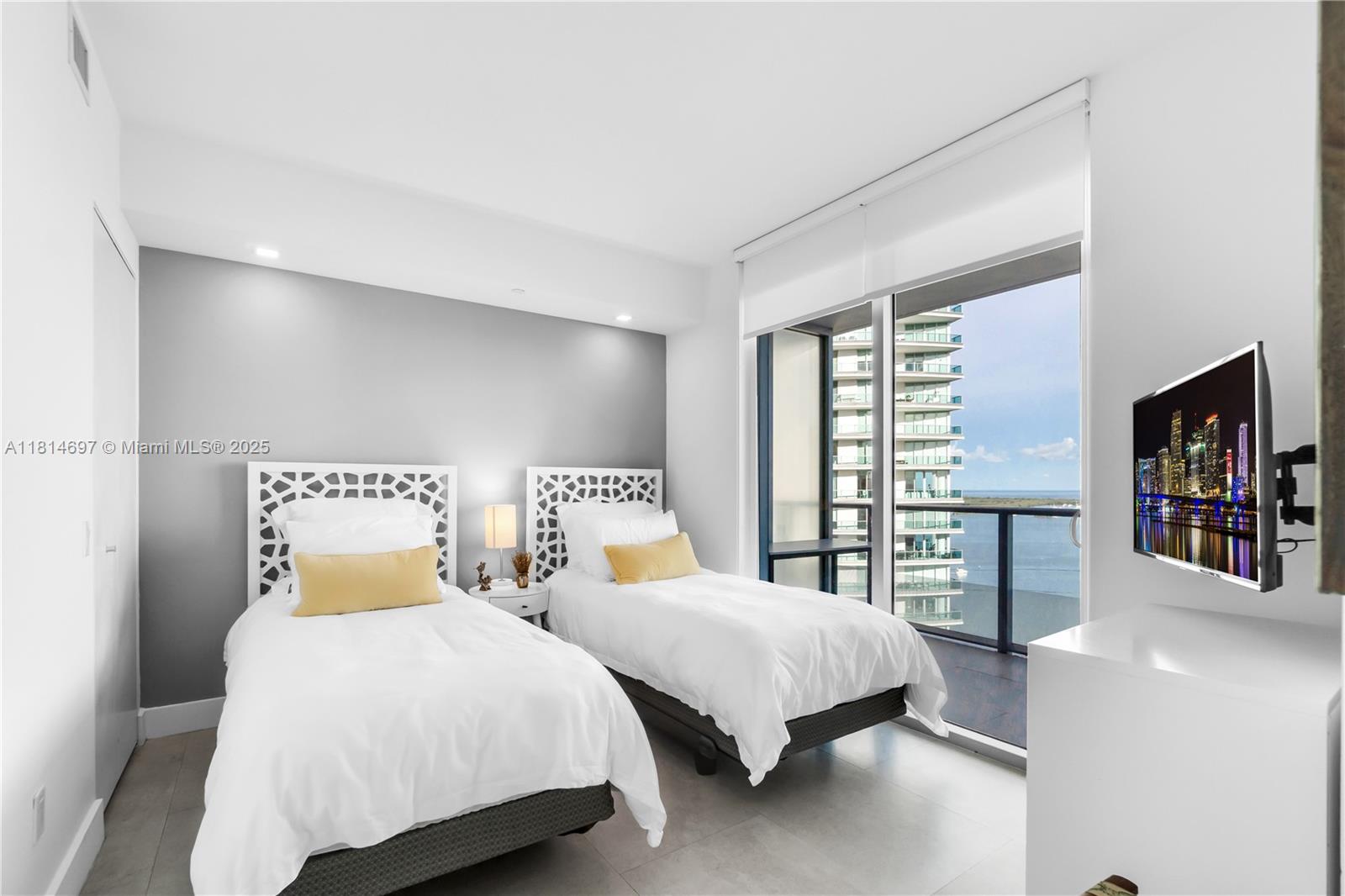 1300 Brickell Bay Dr # 2904