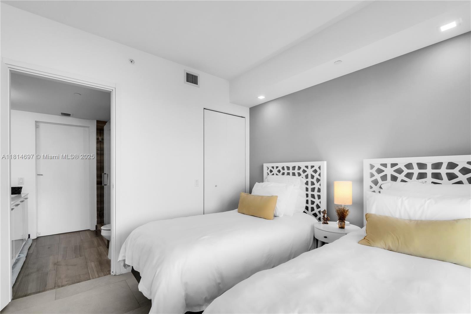 1300 Brickell Bay Dr # 2904