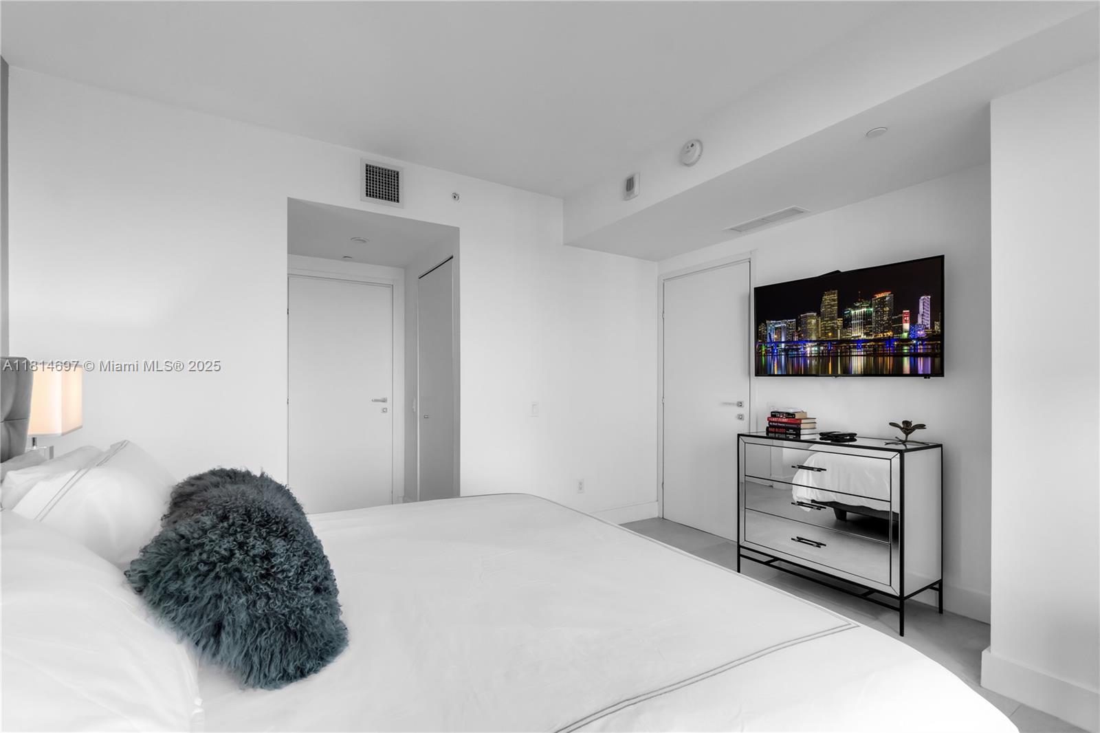 1300 Brickell Bay Dr # 2904