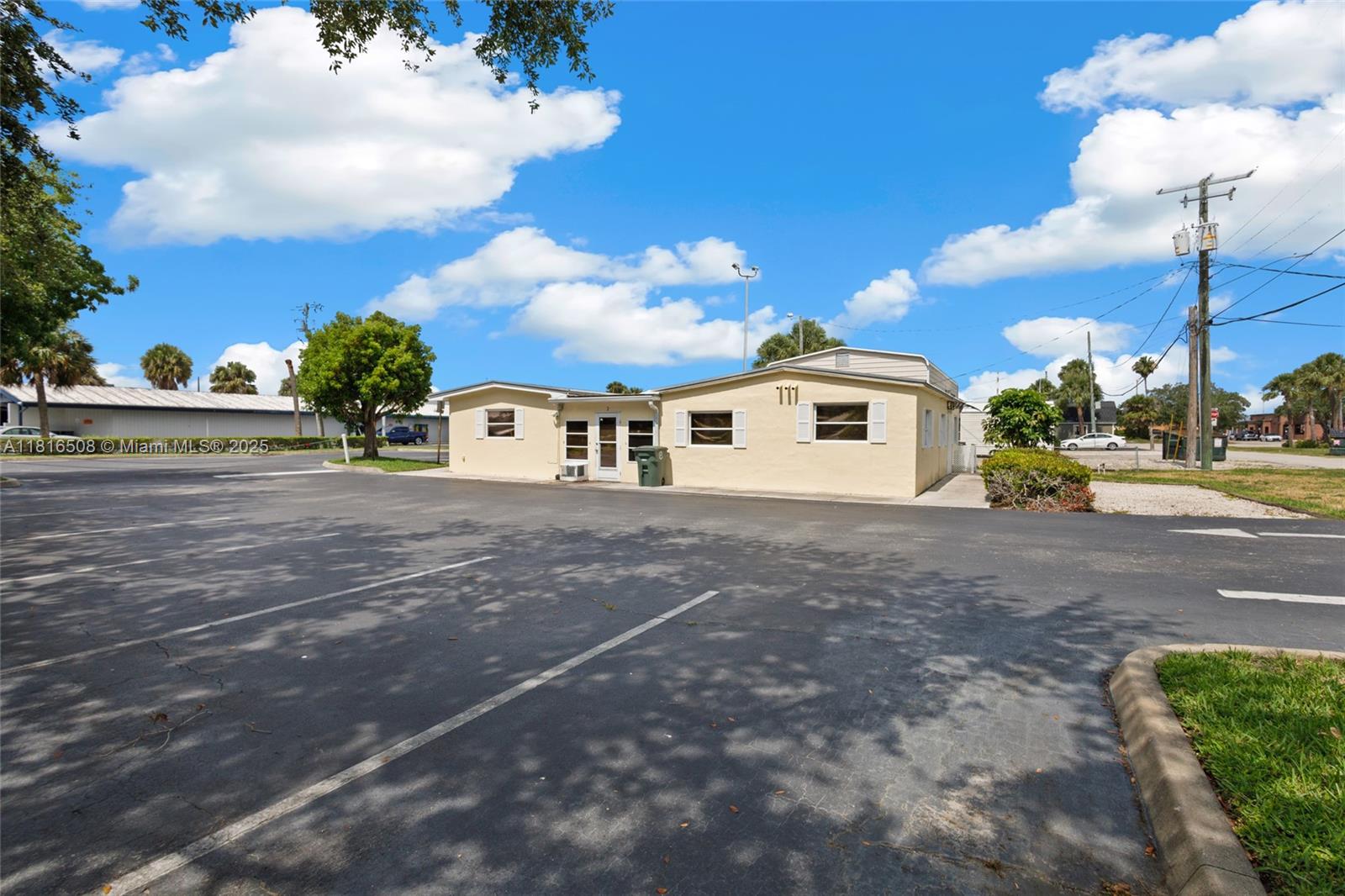 2402 S US Highway 1