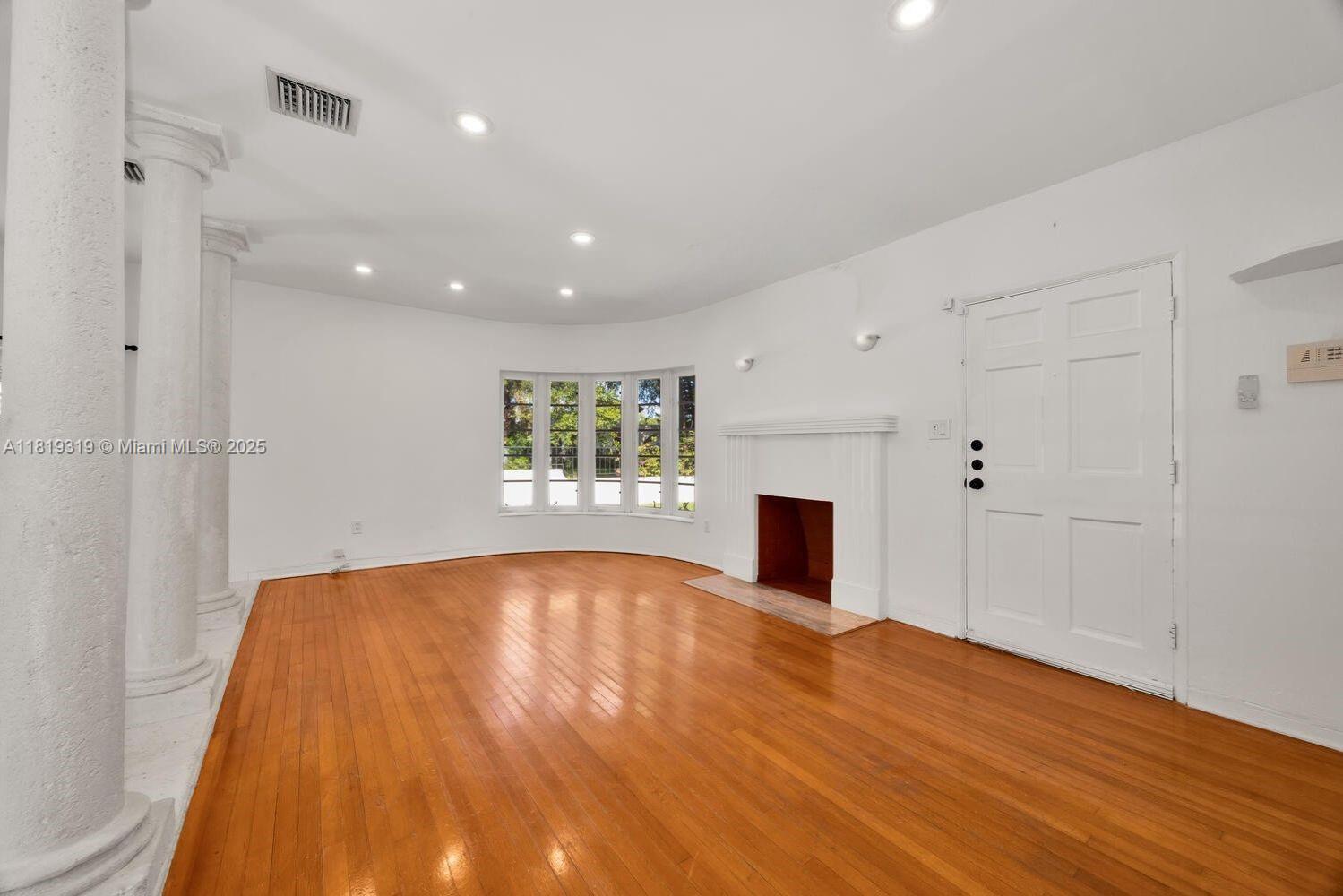 1409 Medina Ave