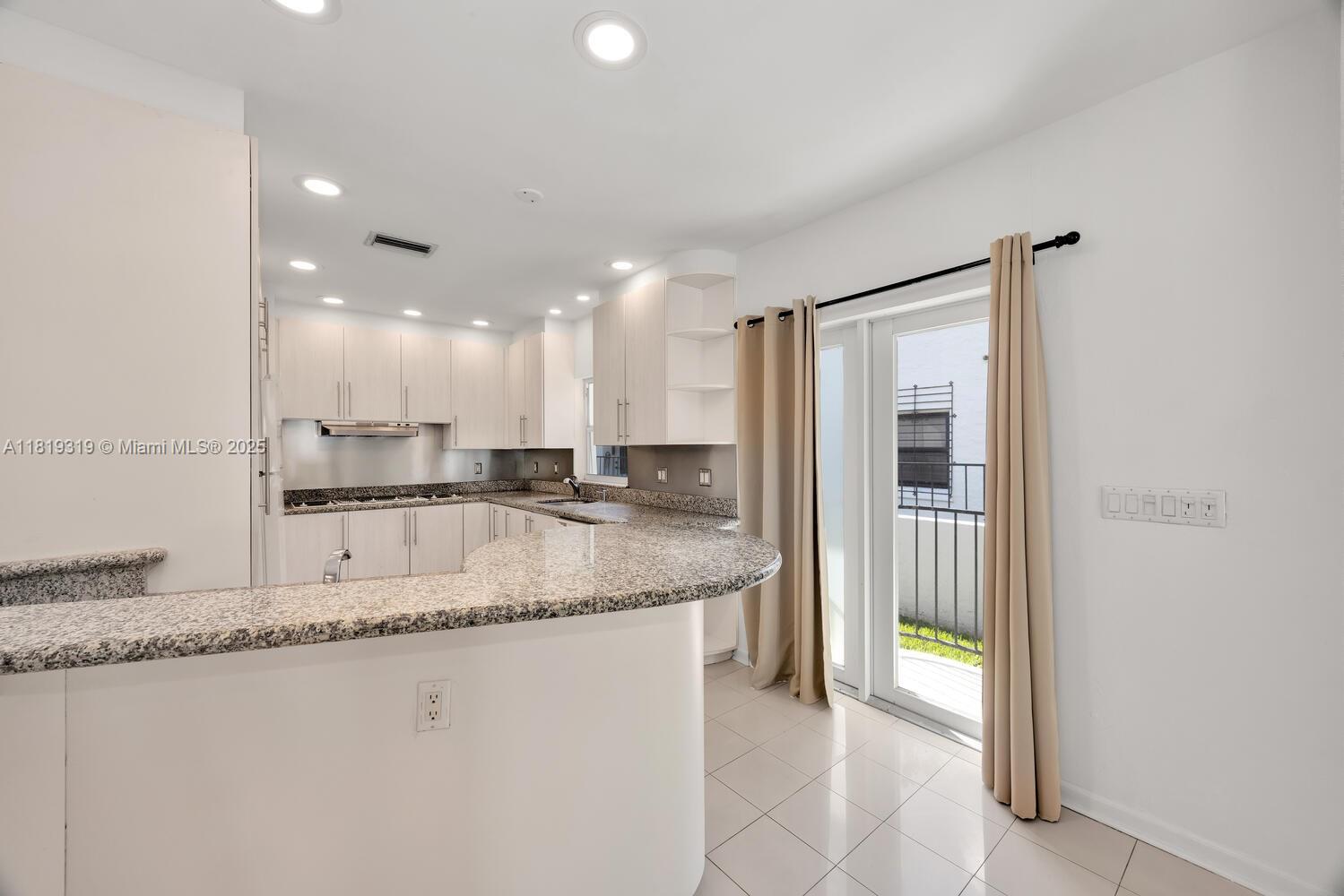 1409 Medina Ave