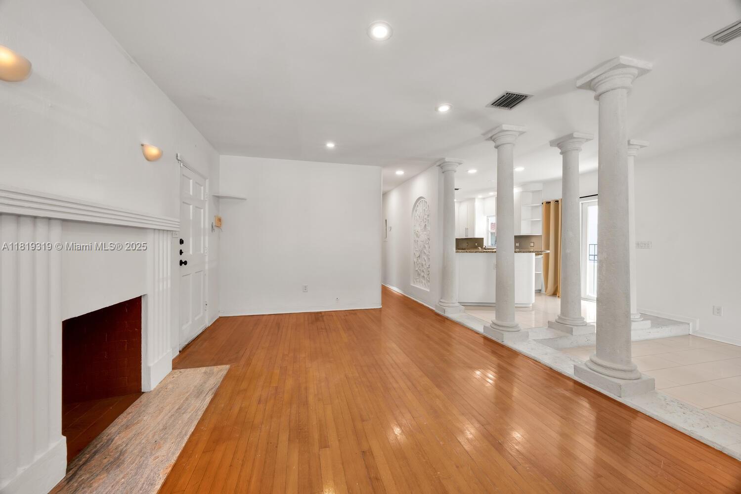 1409 Medina Ave