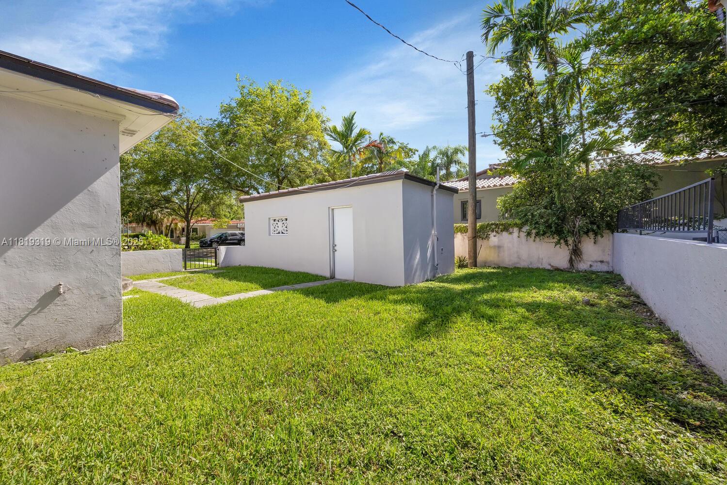 1409 Medina Ave