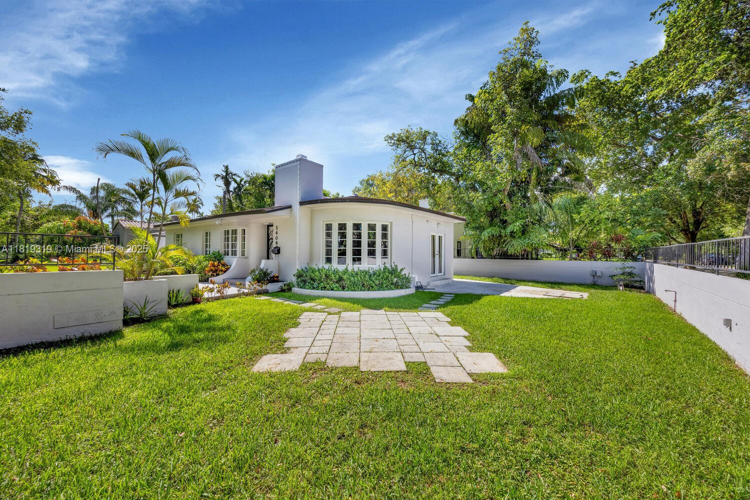 1409 Medina Ave