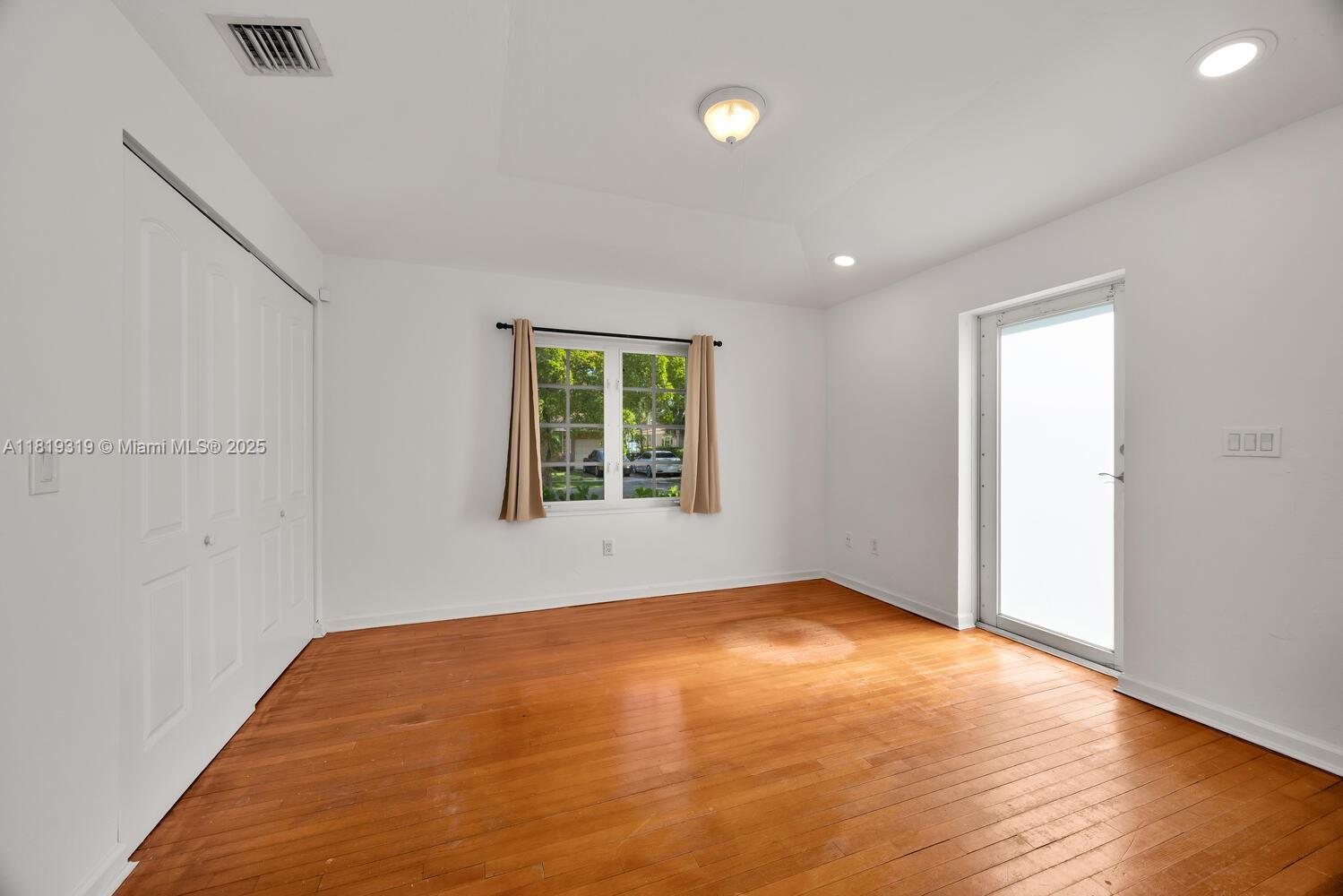 1409 Medina Ave