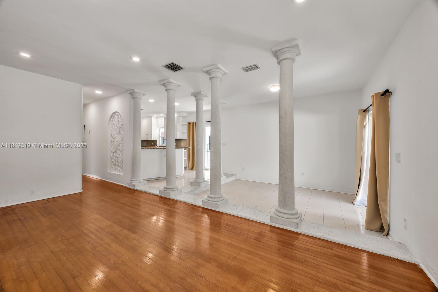 1409 Medina Ave