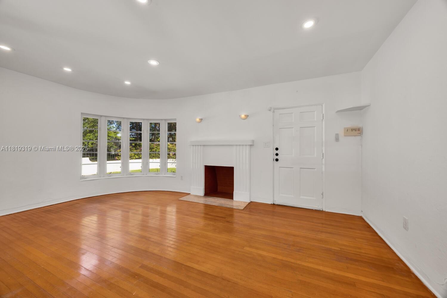 1409 Medina Ave