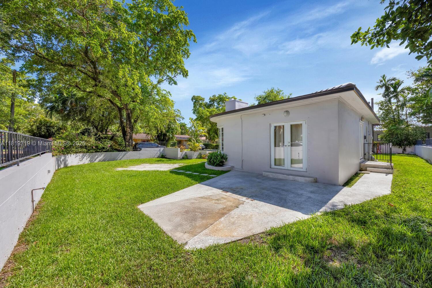 1409 Medina Ave