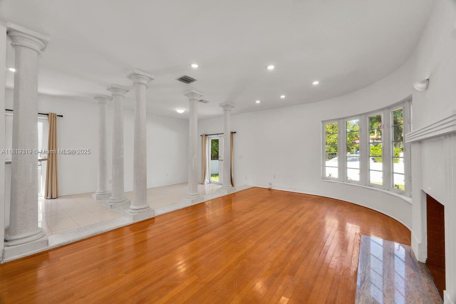 1409 Medina Ave