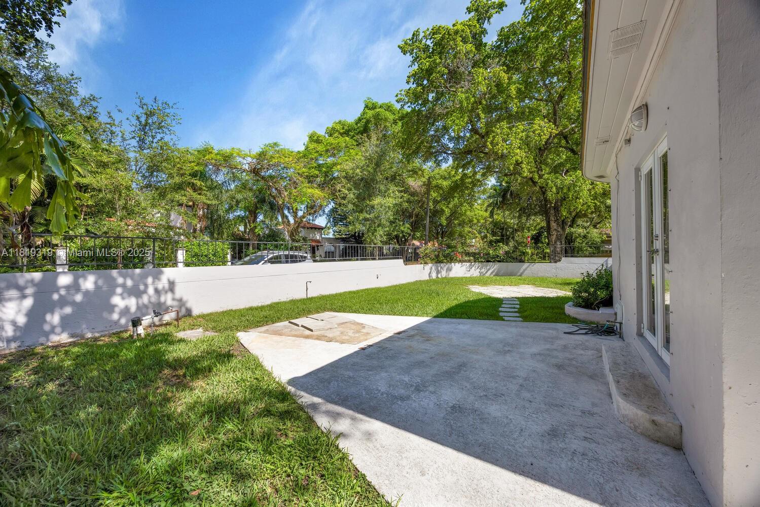 1409 Medina Ave