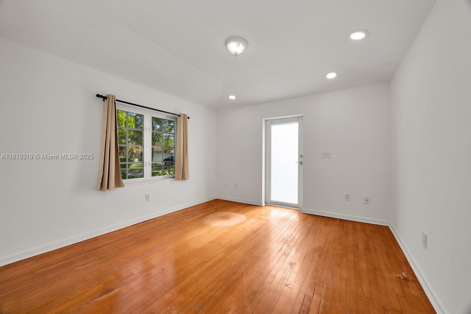 1409 Medina Ave